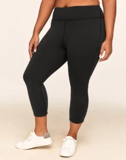 Cora Cozy Crop Plus Black